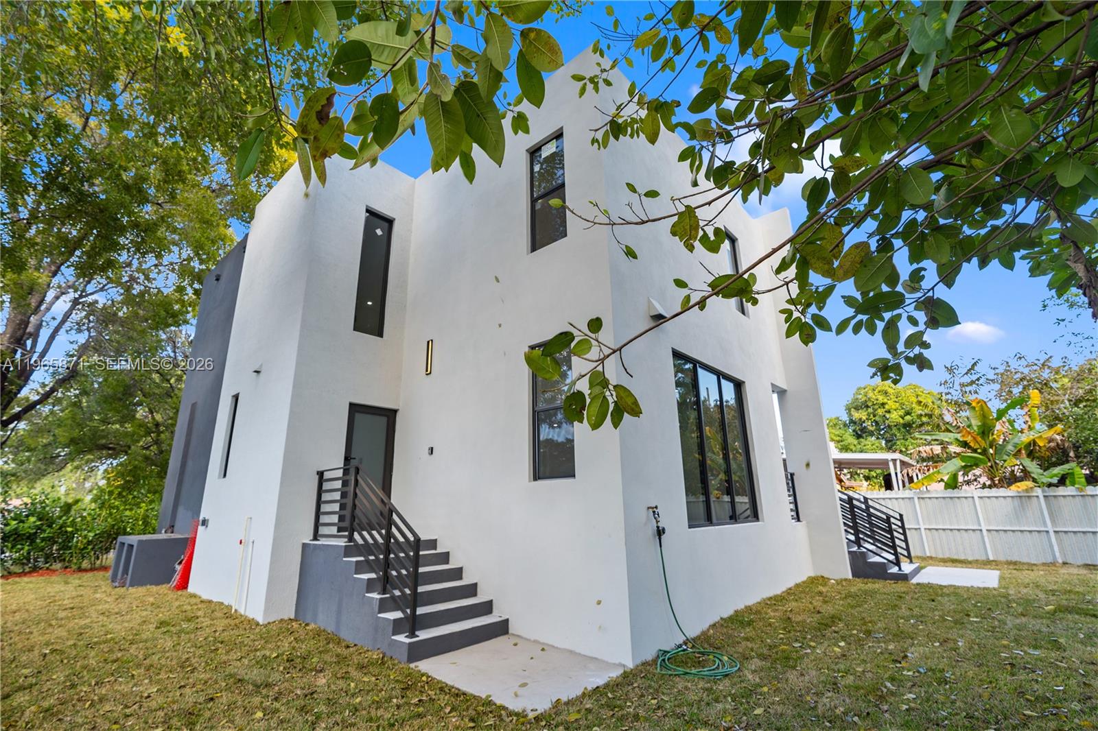 1644 NW 8th Ter Miami, FL 33125