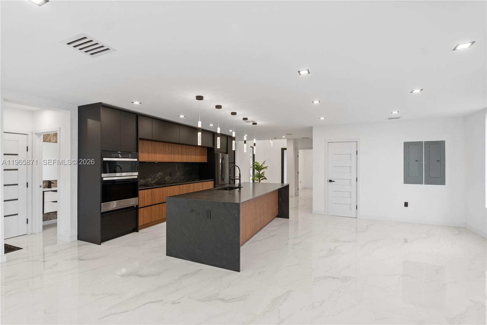 1644 NW 8th Ter Miami, FL 33125