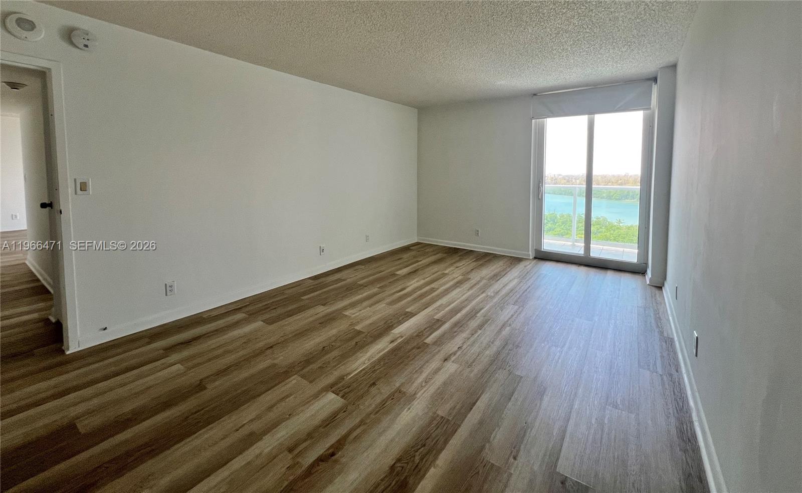 image Arlen House East12