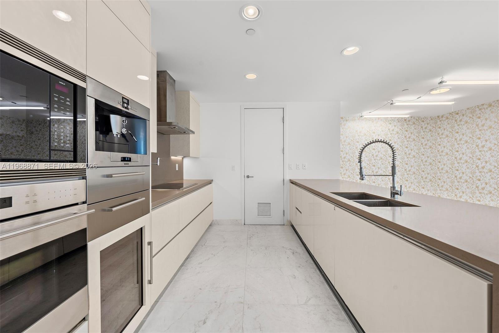 17475 Collins Ave #703 Sunny Isles Beach, FL 33160