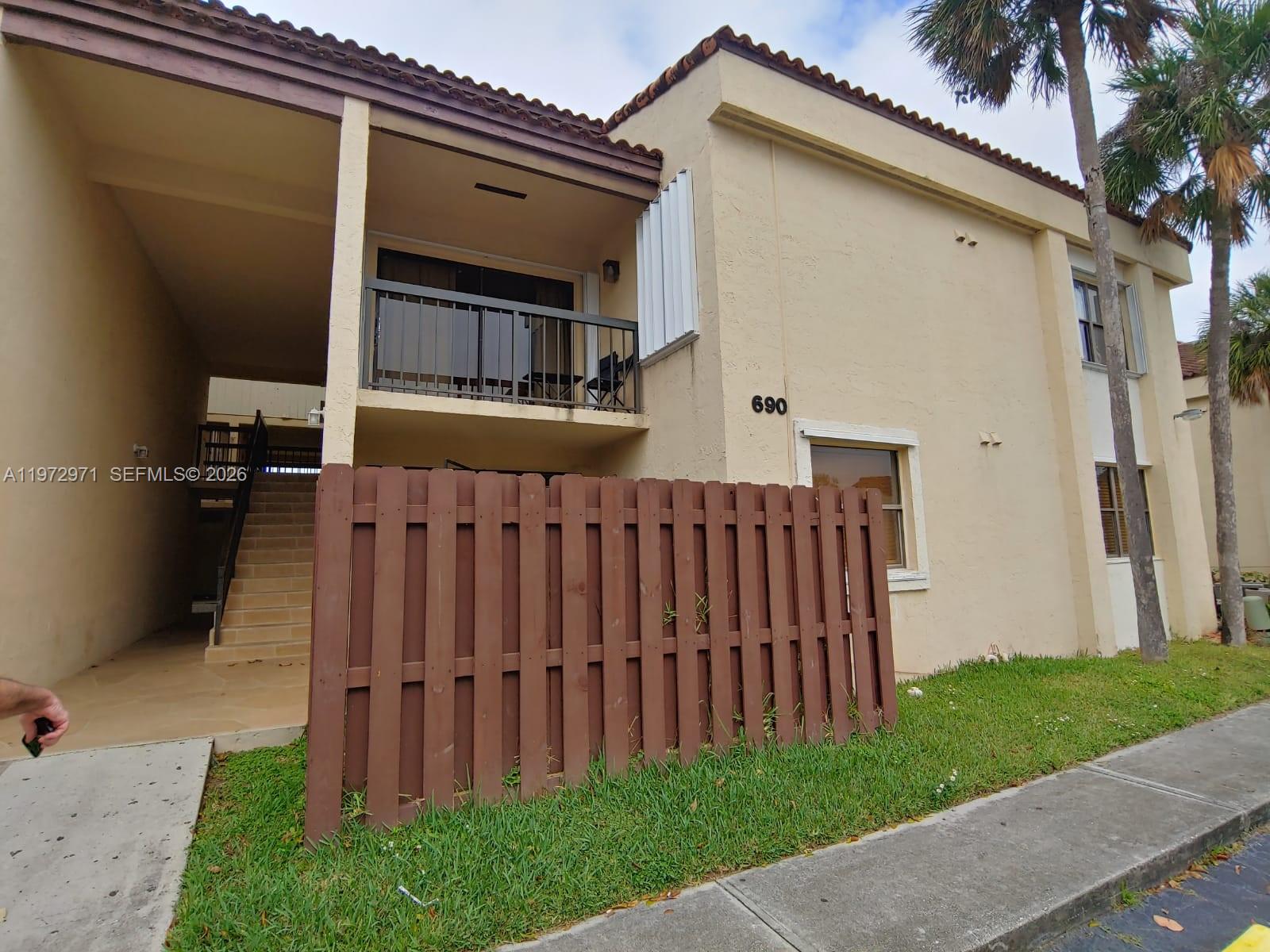 690 W Park Dr #2-204