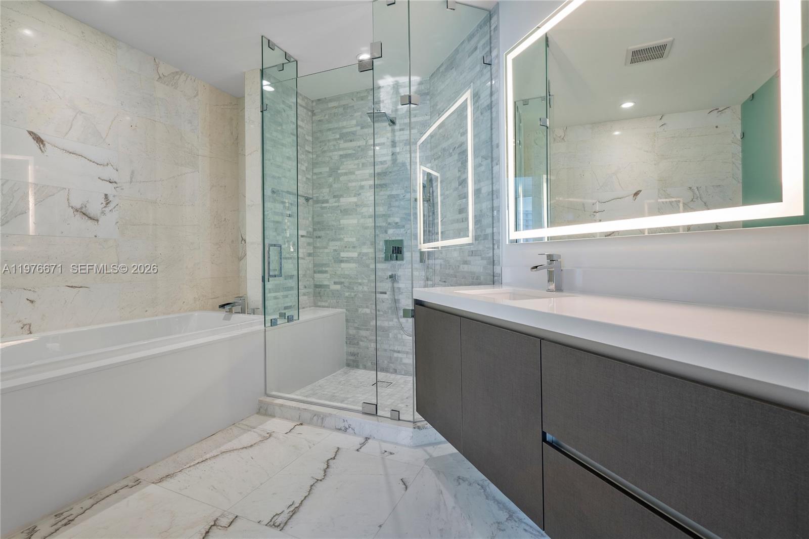 851 NE 1st Ave #3203 Miami, FL 33132