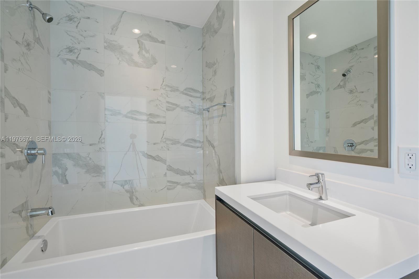 851 NE 1st Ave #3203 Miami, FL 33132