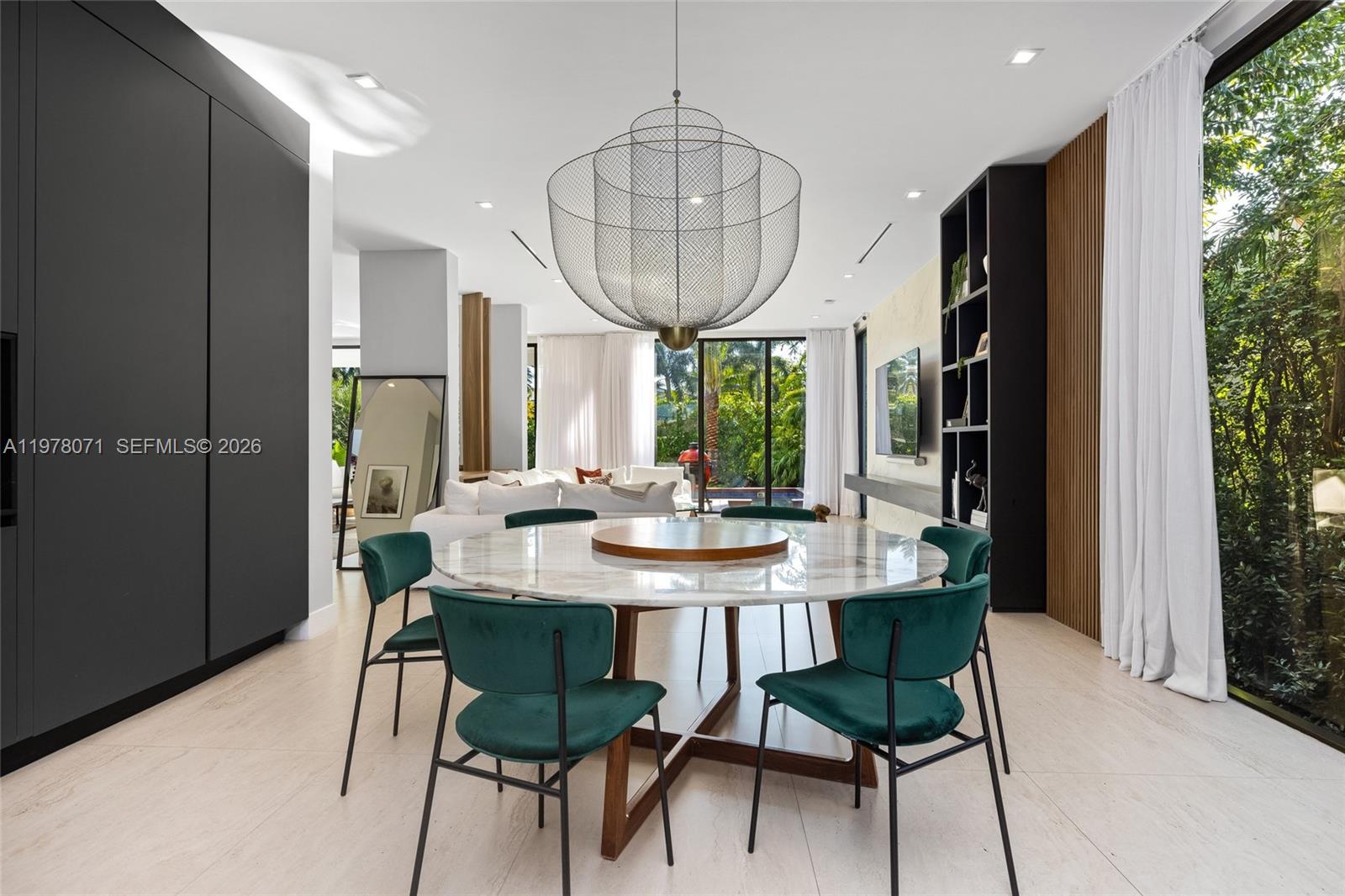 5701 N Bay Rd Miami Beach, FL 33140