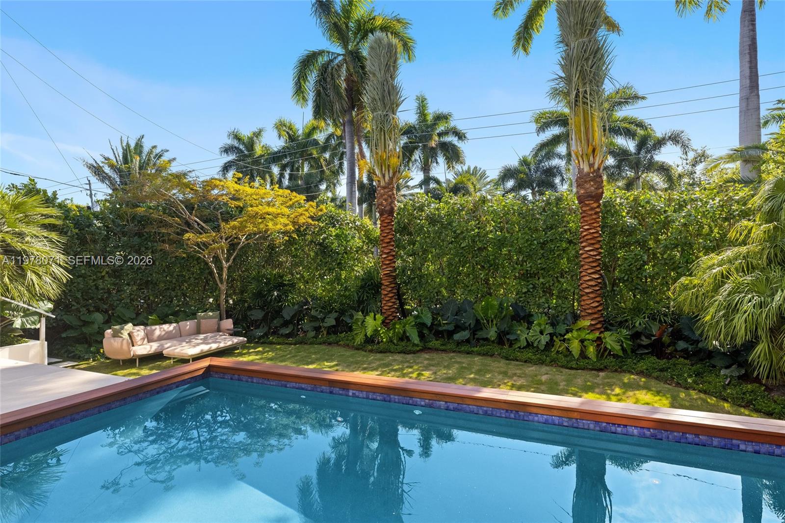 5701 N Bay Rd Miami Beach, FL 33140