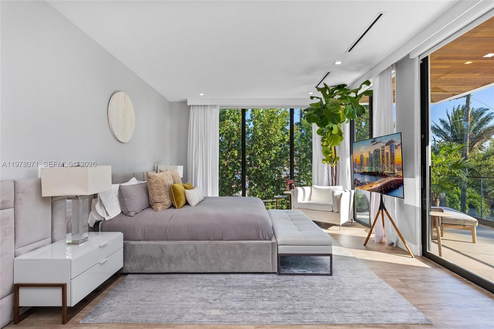 5701 N Bay Rd Miami Beach, FL 33140