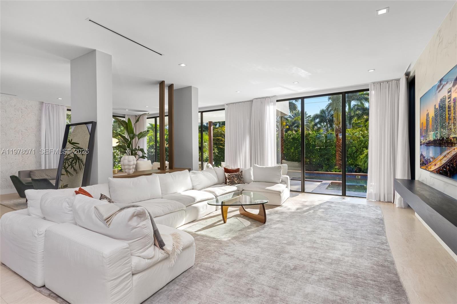 5701 N Bay Rd Miami Beach, FL 33140