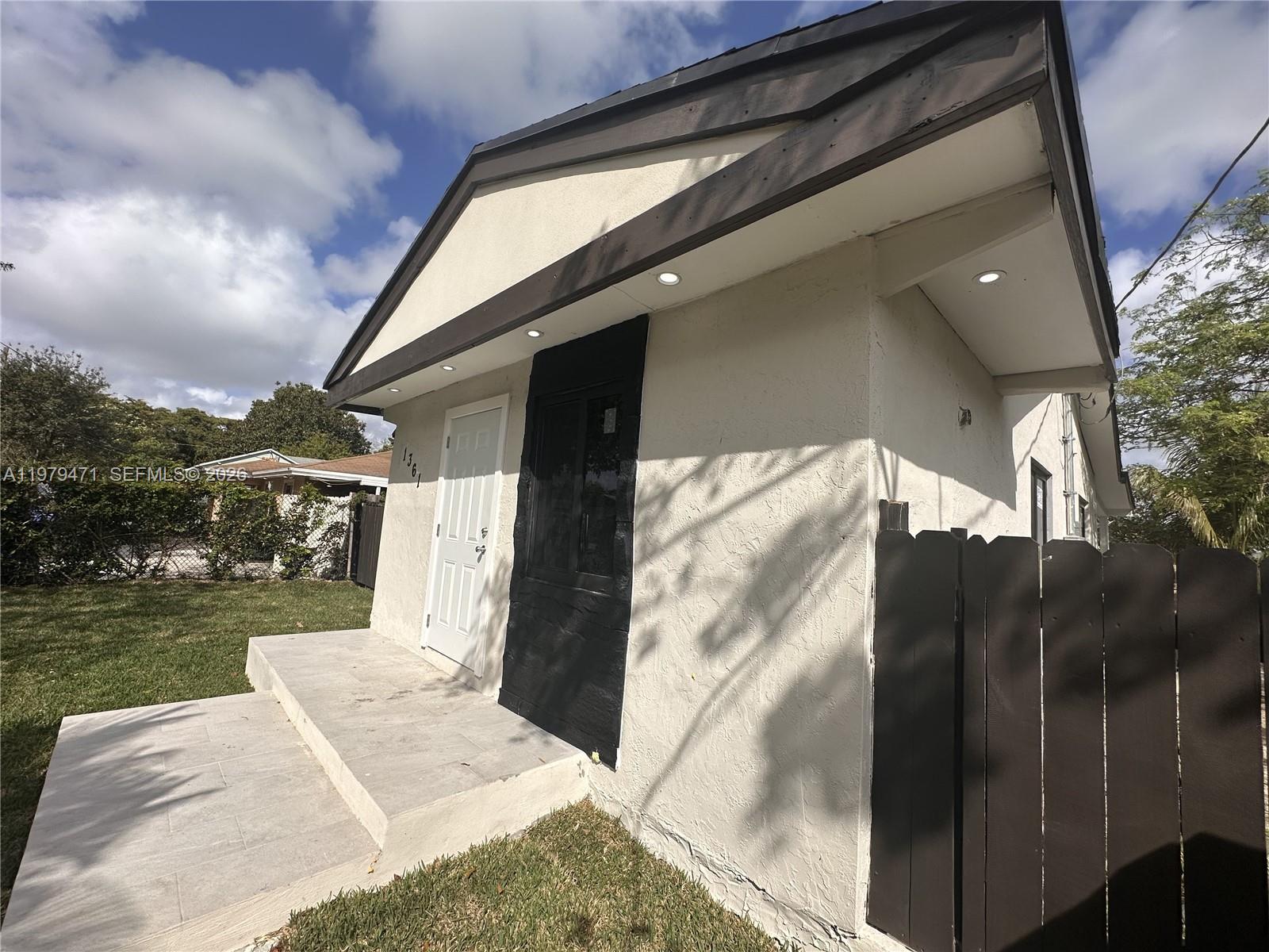 1361 NW 59th St Miami, FL 33142