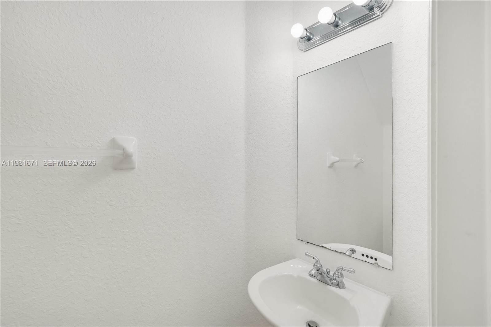 1166 NW 100th Ave Pembroke Pines, FL 33024