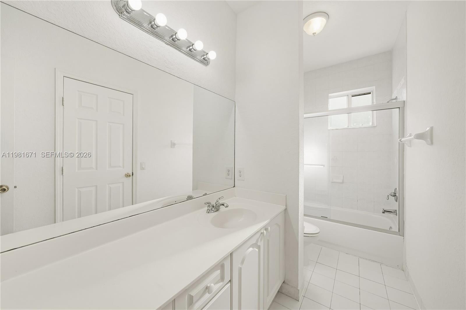 1166 NW 100th Ave Pembroke Pines, FL 33024