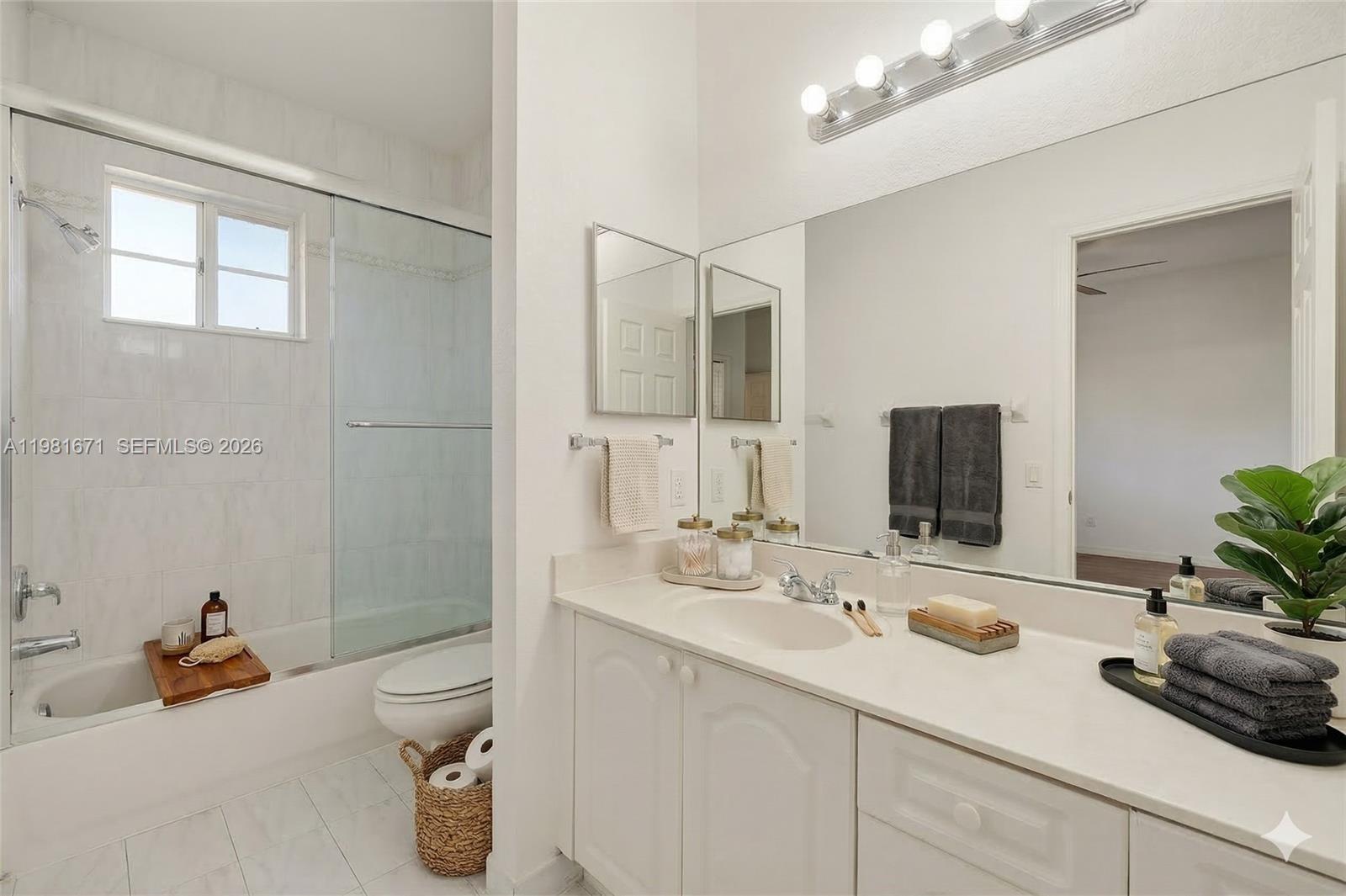 1166 NW 100th Ave Pembroke Pines, FL 33024