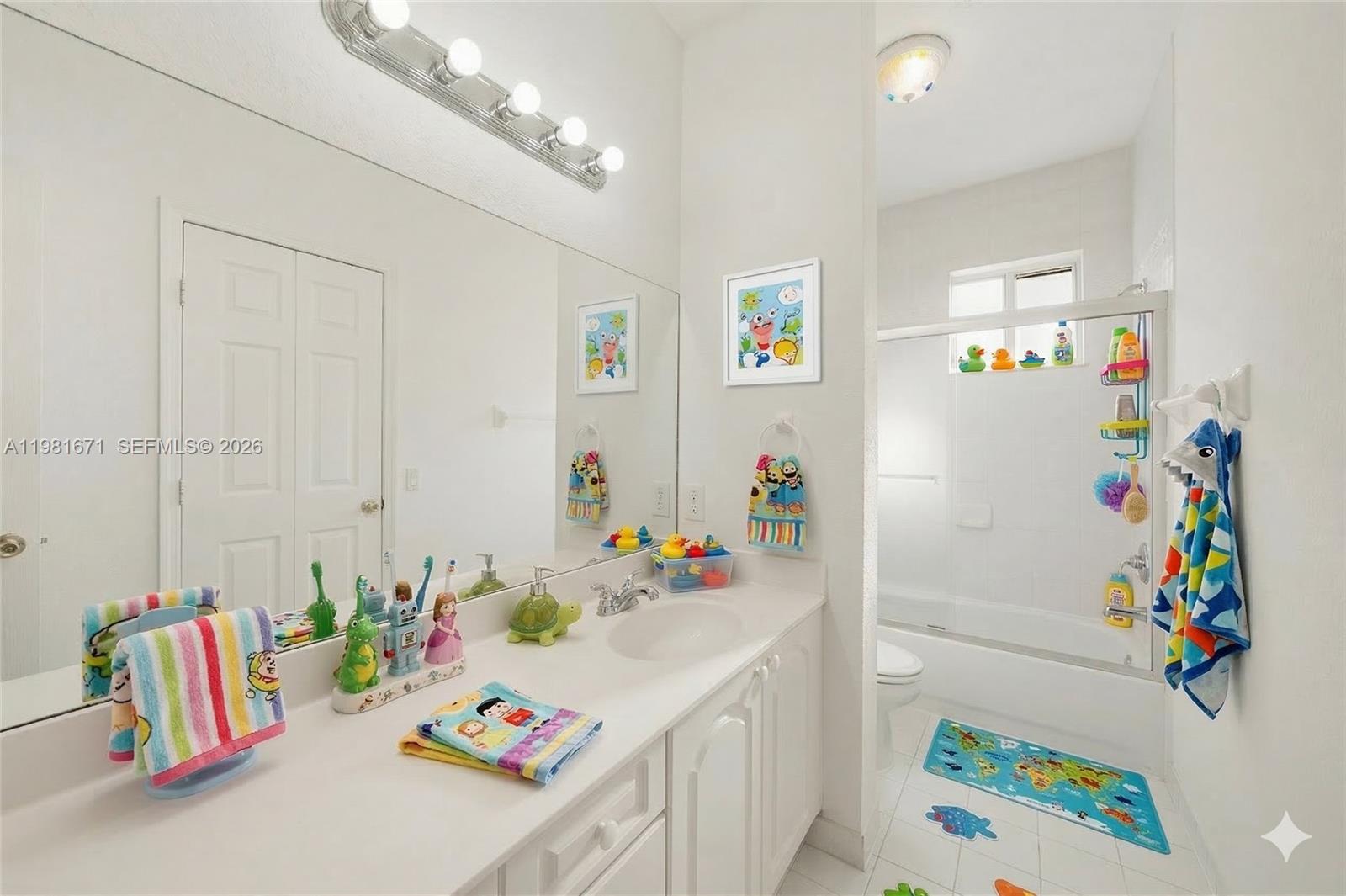 1166 NW 100th Ave Pembroke Pines, FL 33024