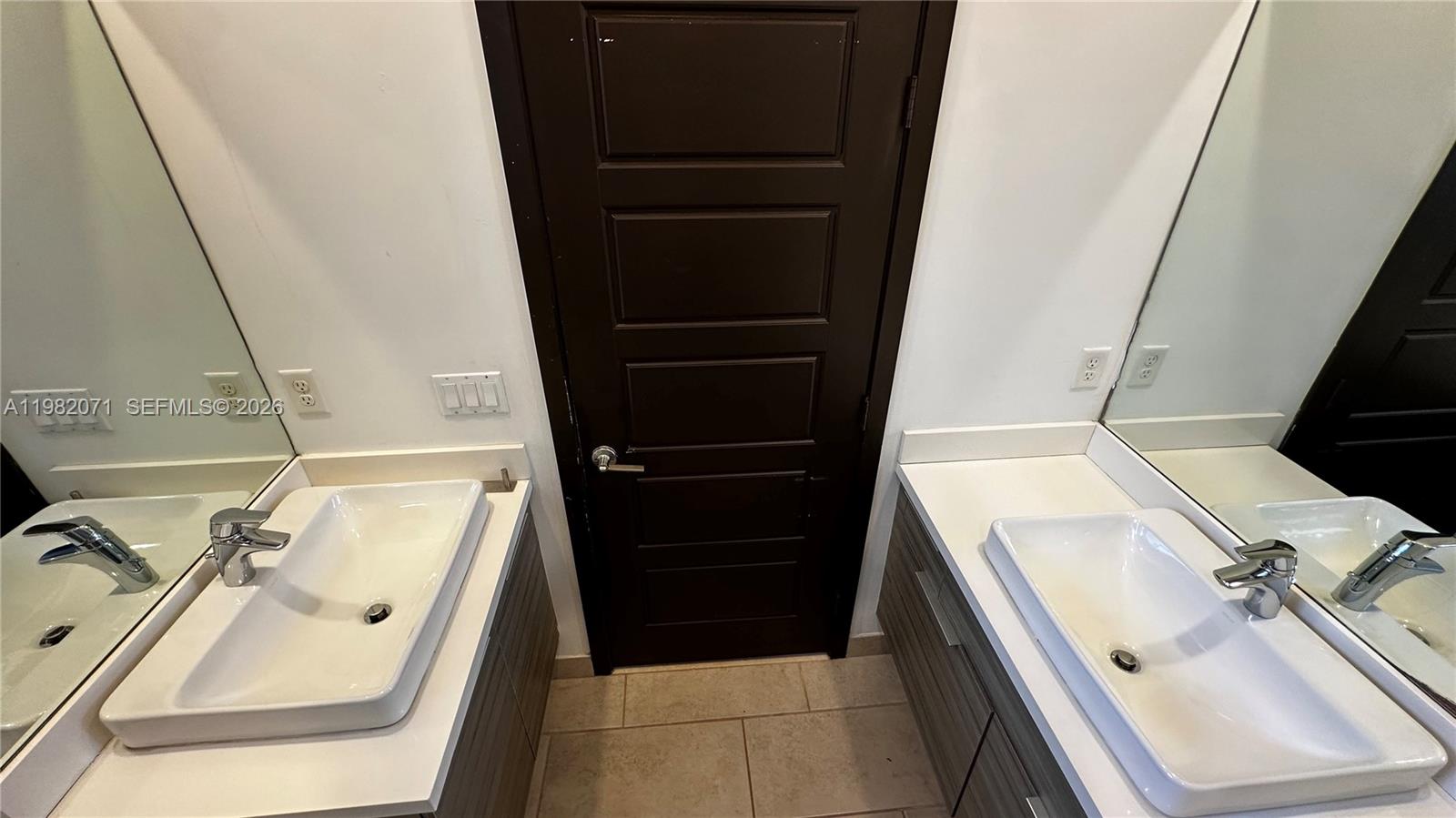 9155 NW 161st St Miami Lakes, FL 33018