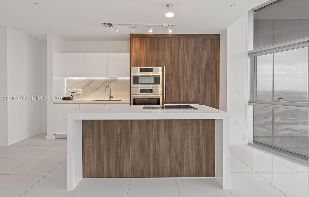 851 NE 1st Ave #2102 Miami, FL 33132