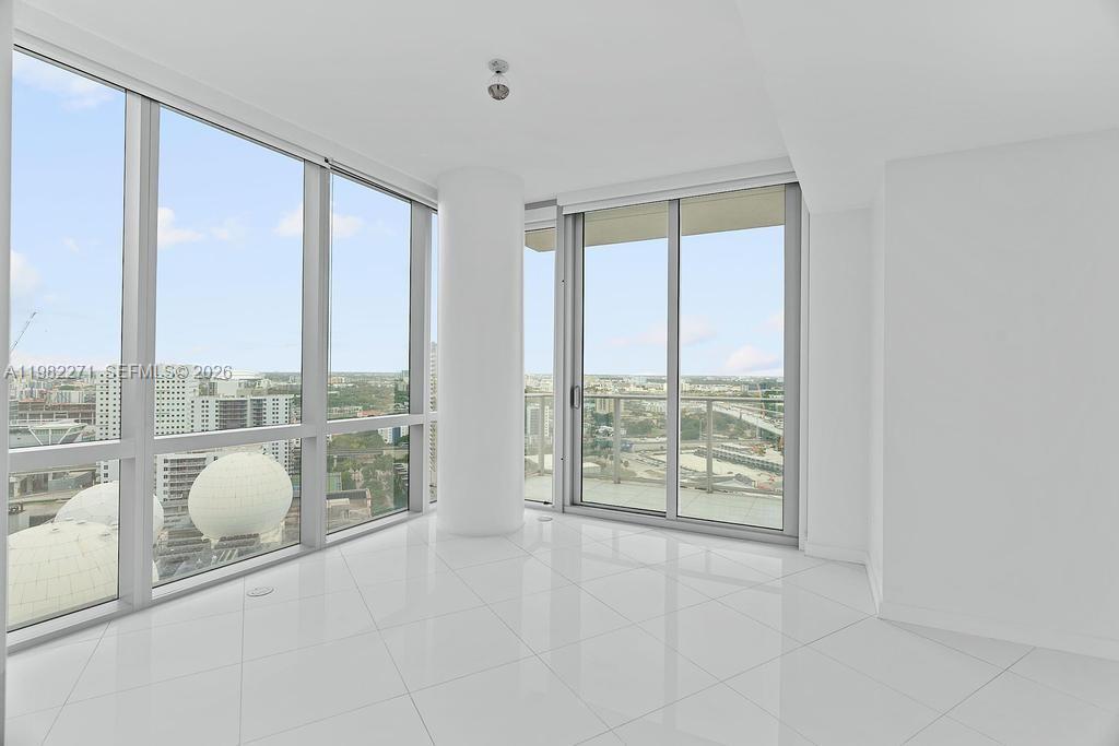 851 NE 1st Ave #2102 Miami, FL 33132