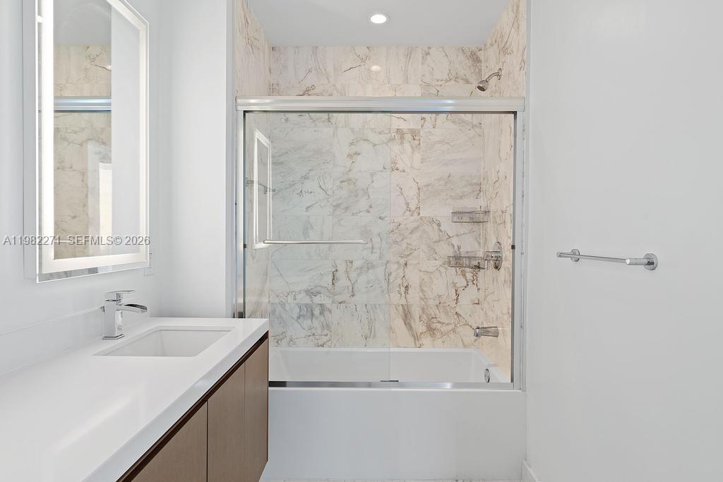 851 NE 1st Ave #2102 Miami, FL 33132