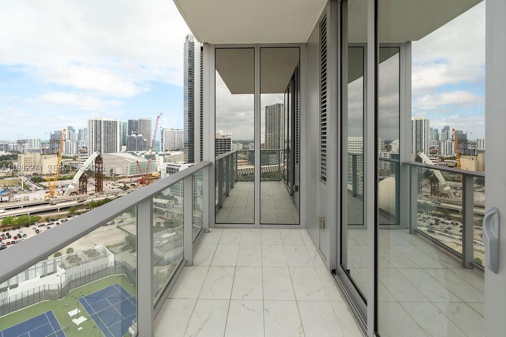 851 NE 1st Ave #2102 Miami, FL 33132