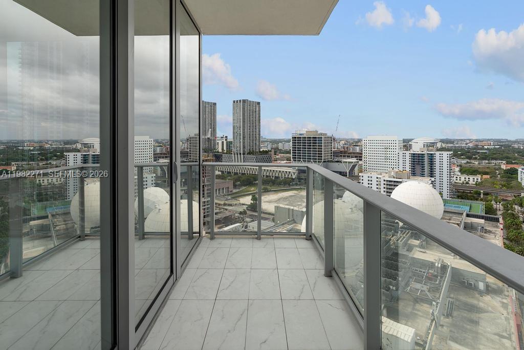 851 NE 1st Ave #2102 Miami, FL 33132