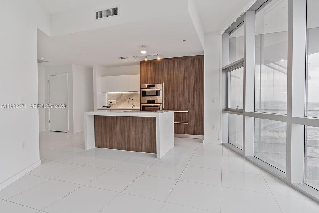 851 NE 1st Ave #2102 Miami, FL 33132