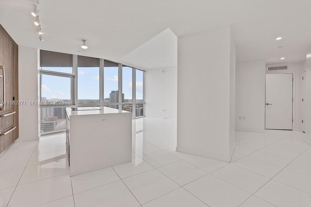 851 NE 1st Ave #2102 Miami, FL 33132