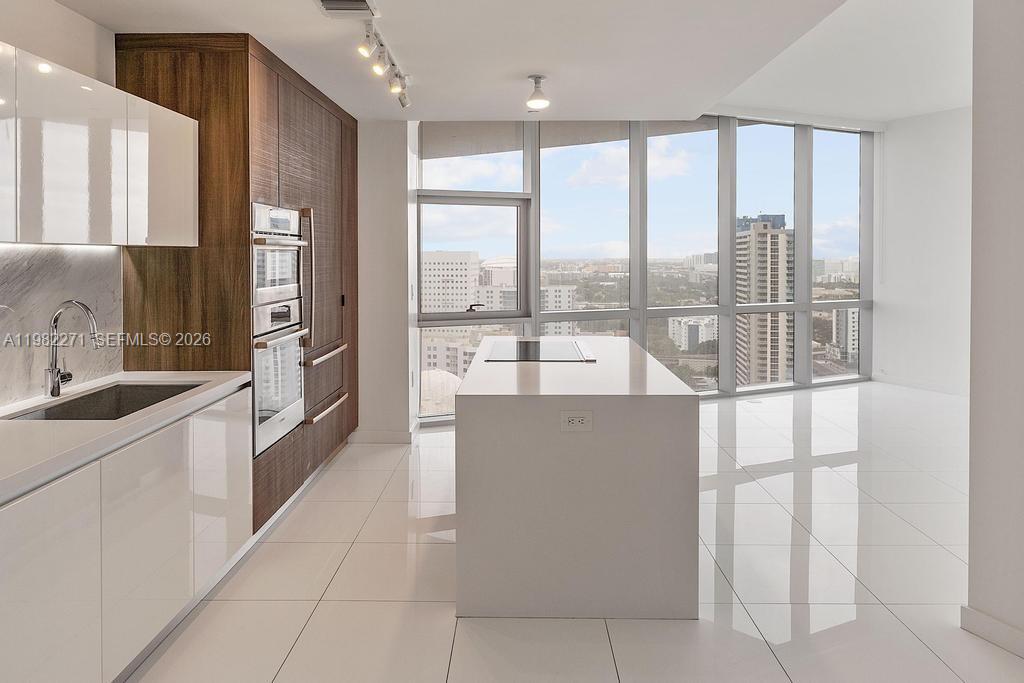 851 NE 1st Ave #2102 Miami, FL 33132