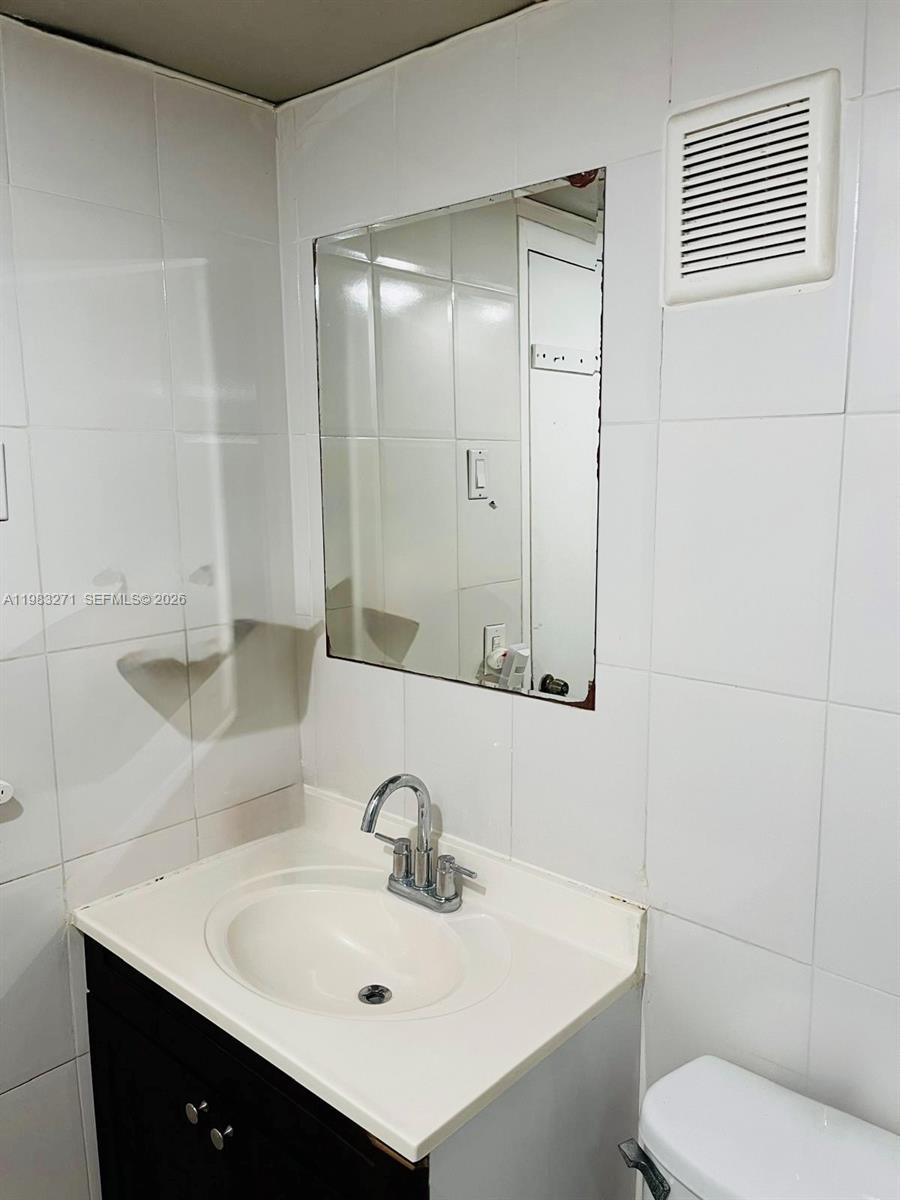 1735 NE 164th St #D306 North Miami Beach, FL 33162