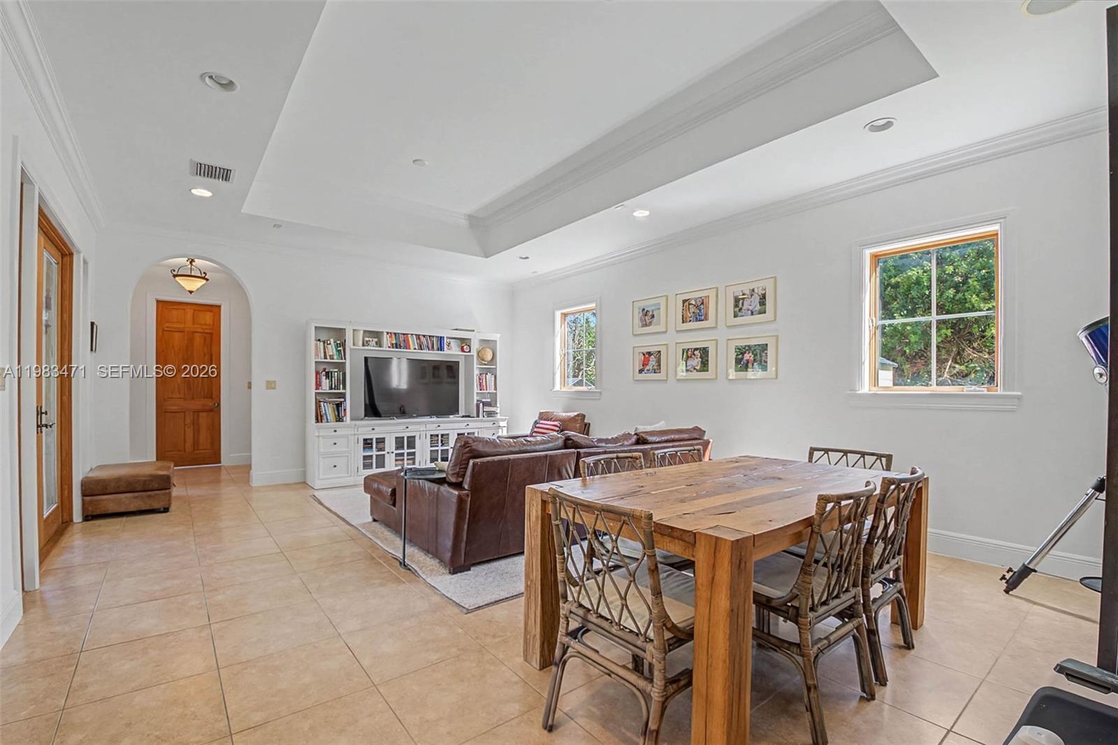 6075 SW 85th Ave Miami, FL 33143