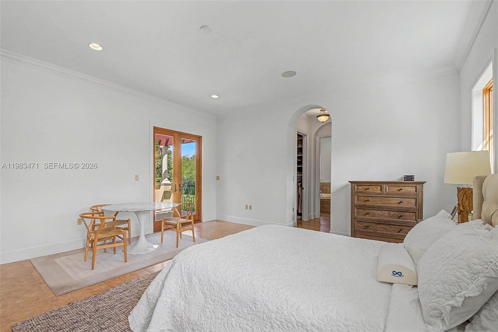 6075 SW 85th Ave Miami, FL 33143