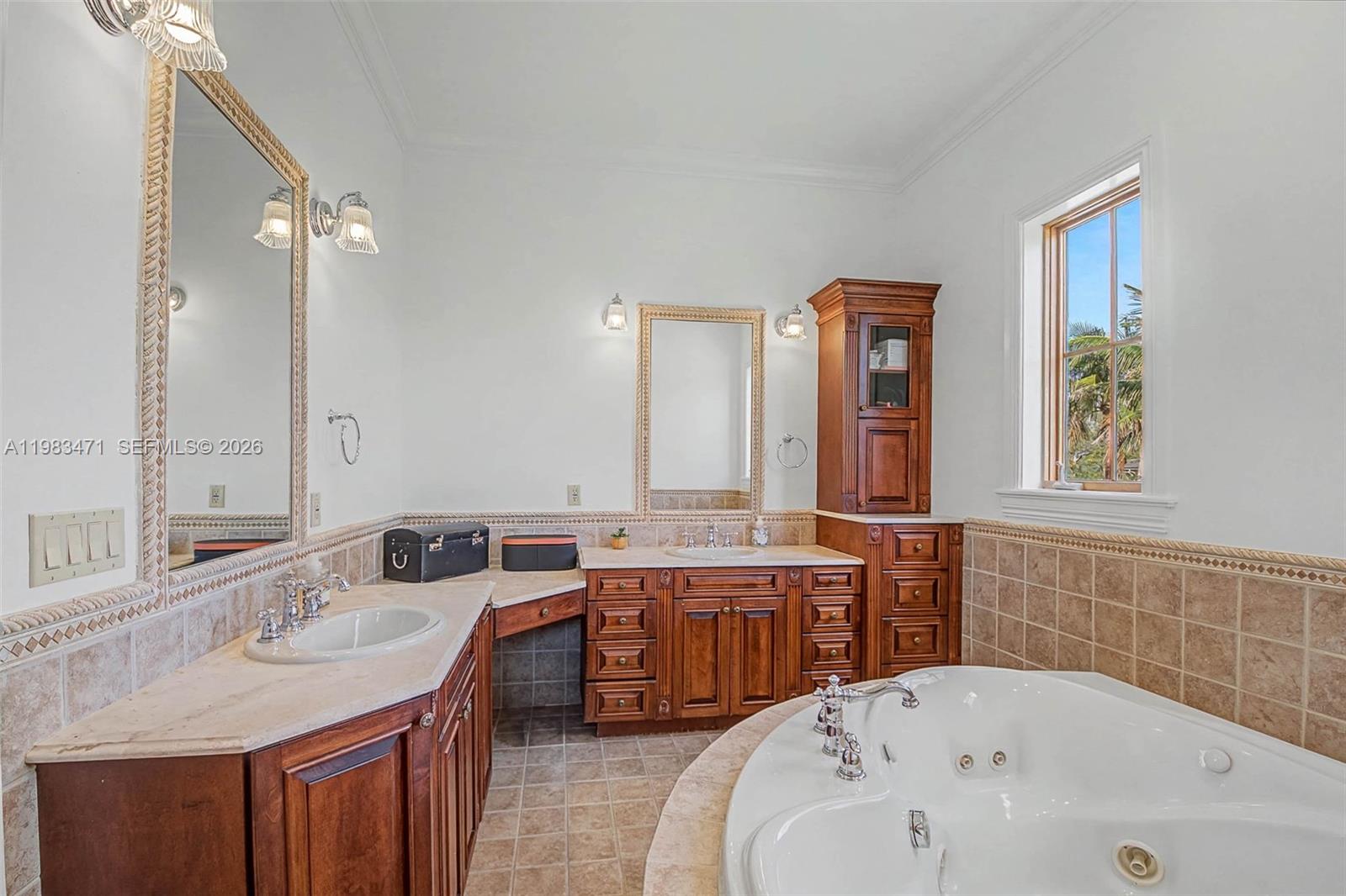 6075 SW 85th Ave Miami, FL 33143