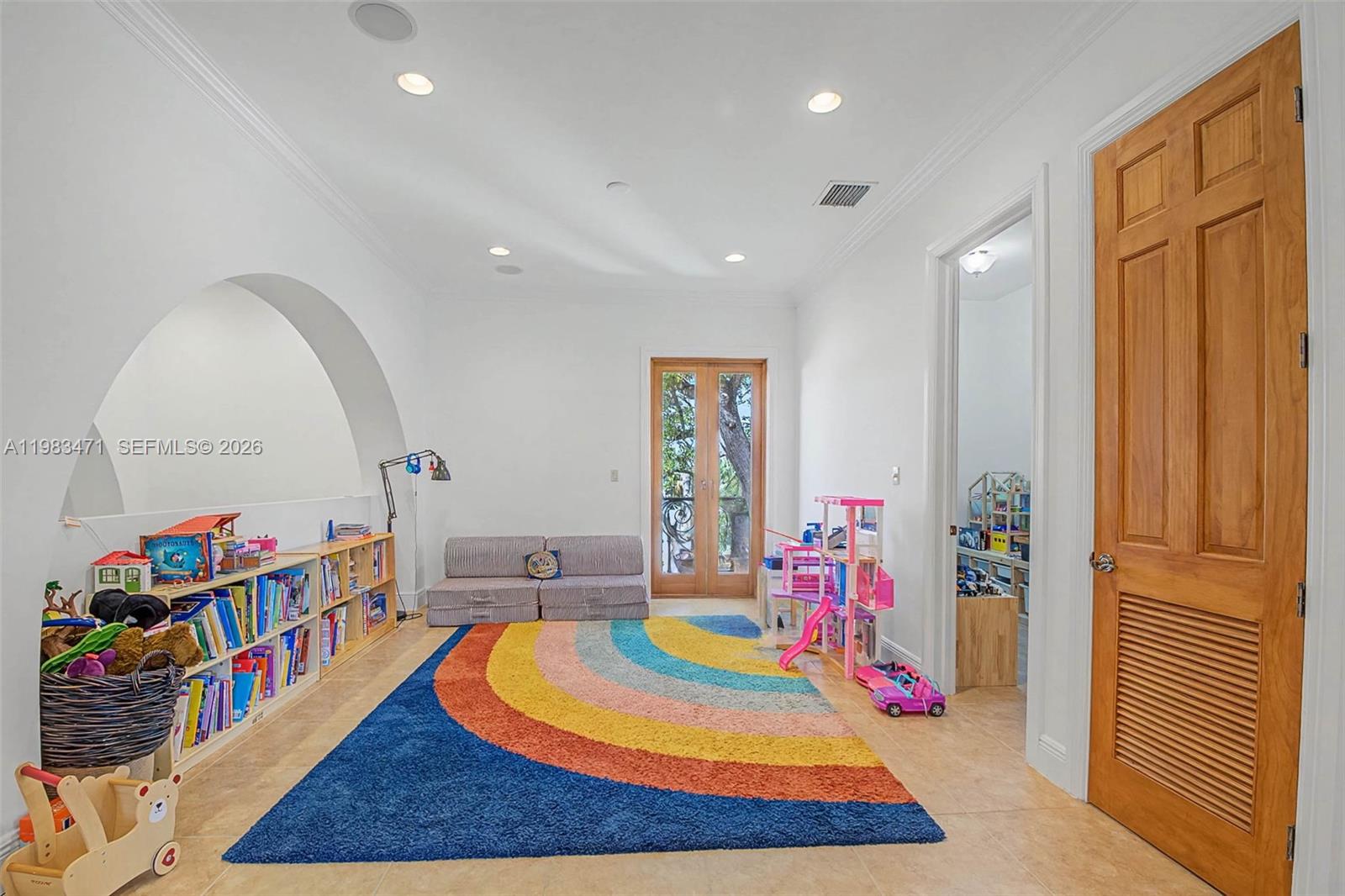 6075 SW 85th Ave Miami, FL 33143