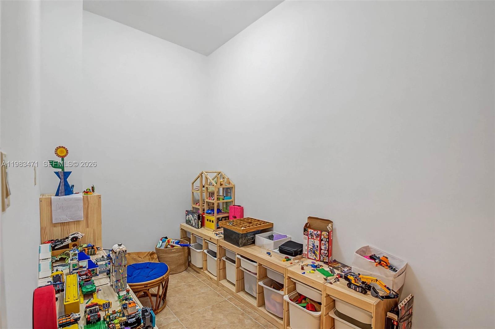 6075 SW 85th Ave Miami, FL 33143