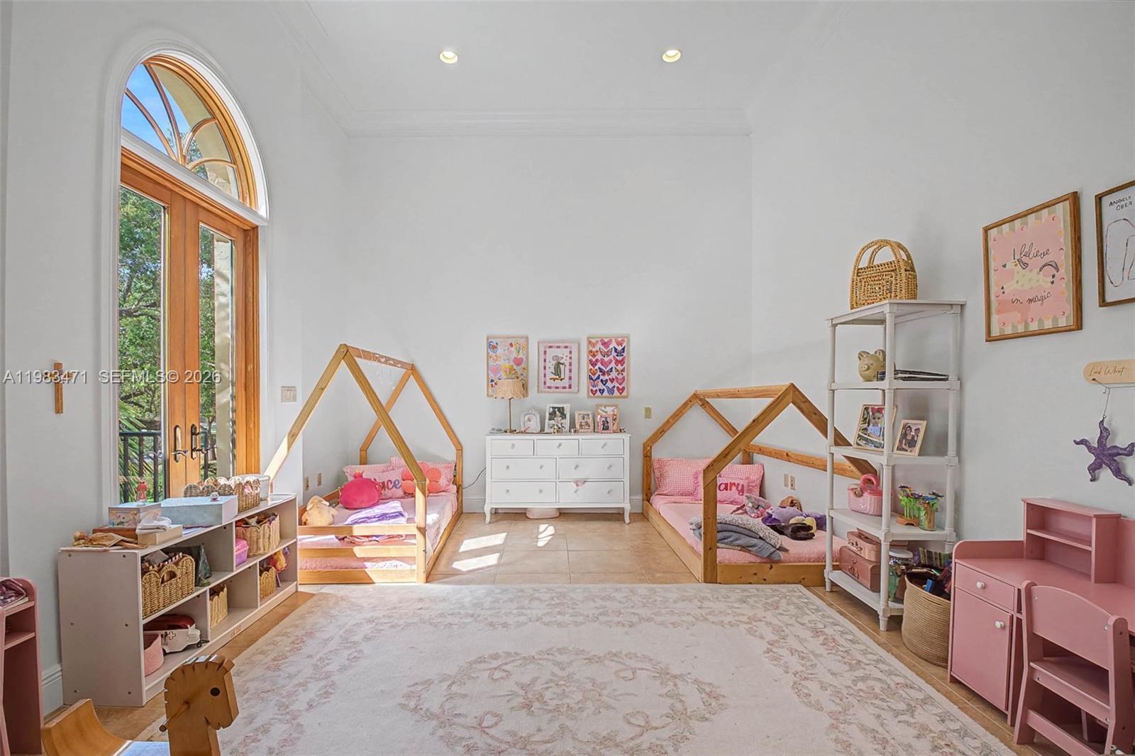 6075 SW 85th Ave Miami, FL 33143