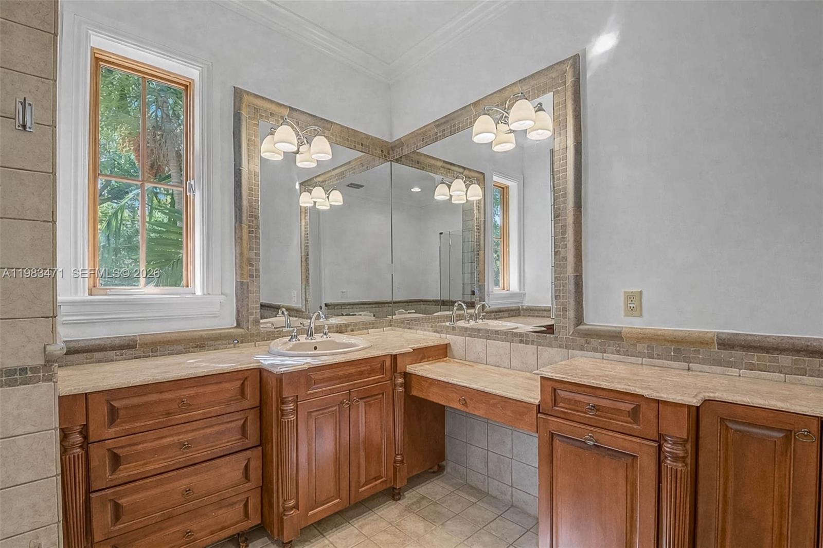 6075 SW 85th Ave Miami, FL 33143