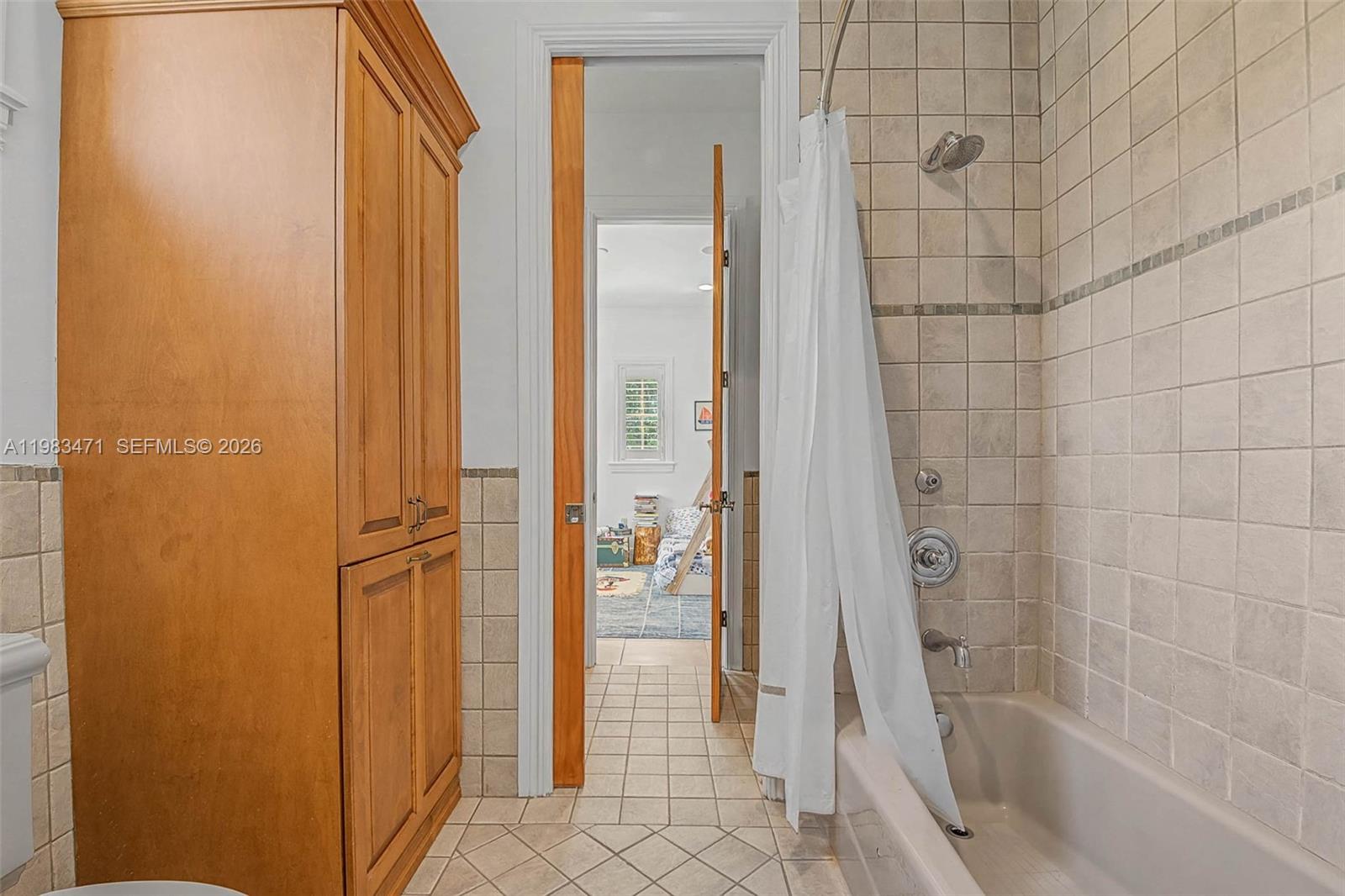 6075 SW 85th Ave Miami, FL 33143