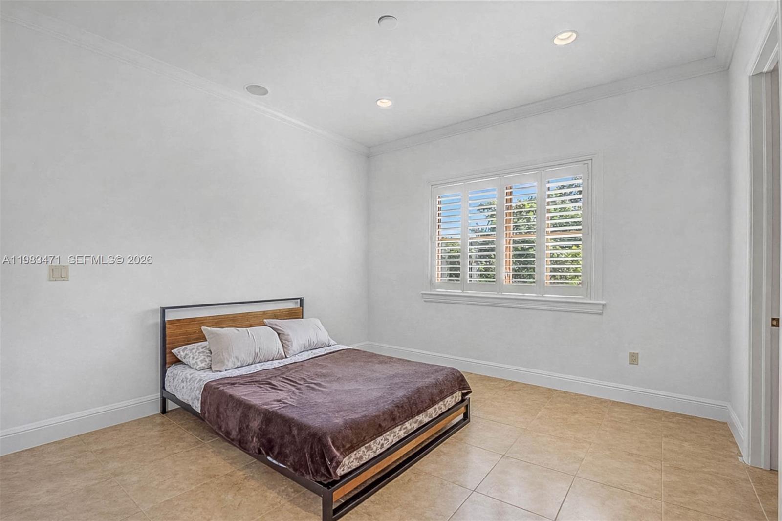 6075 SW 85th Ave Miami, FL 33143