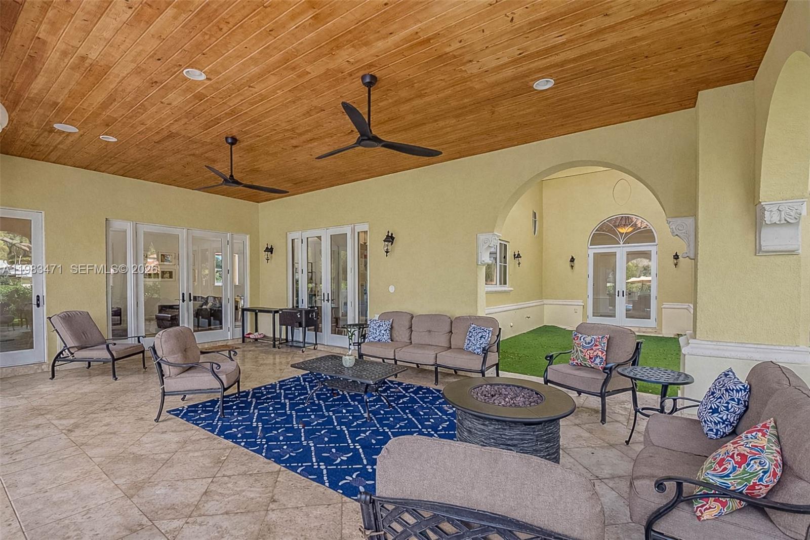 6075 SW 85th Ave Miami, FL 33143