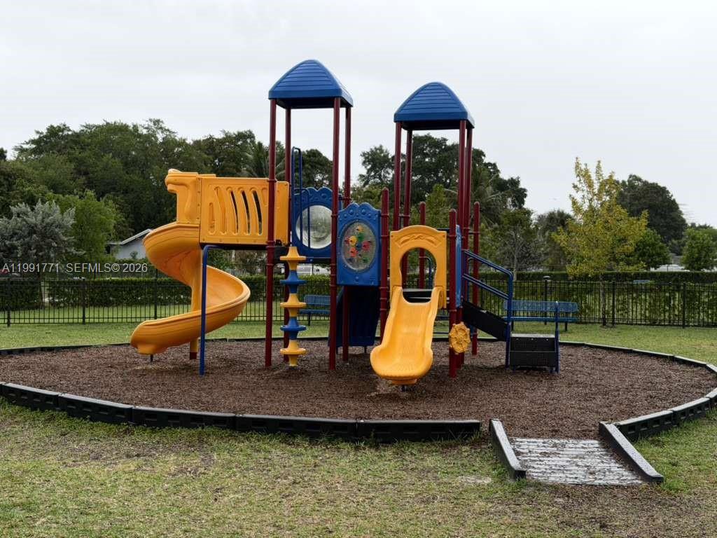 12436 NW 23rd Ct Miami, FL 33167