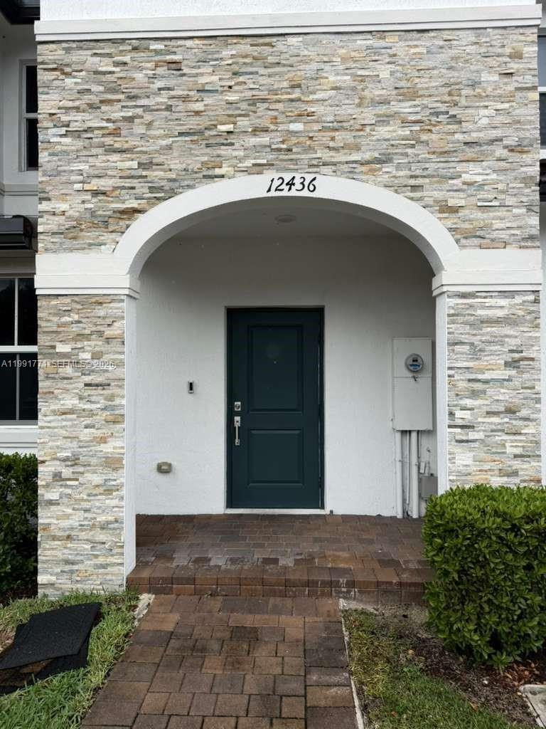 12436 NW 23rd Ct Miami, FL 33167