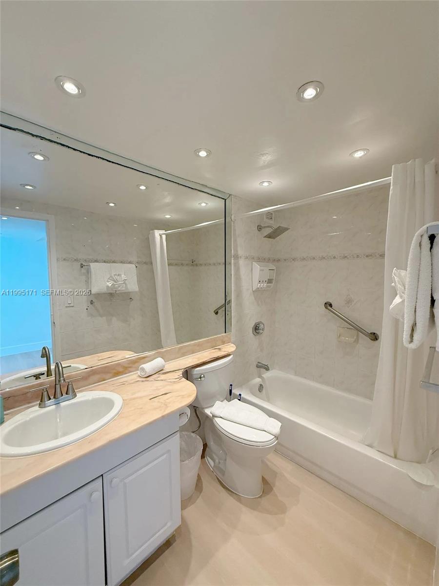 5445 Collins Ave #635 Miami Beach, FL 33140