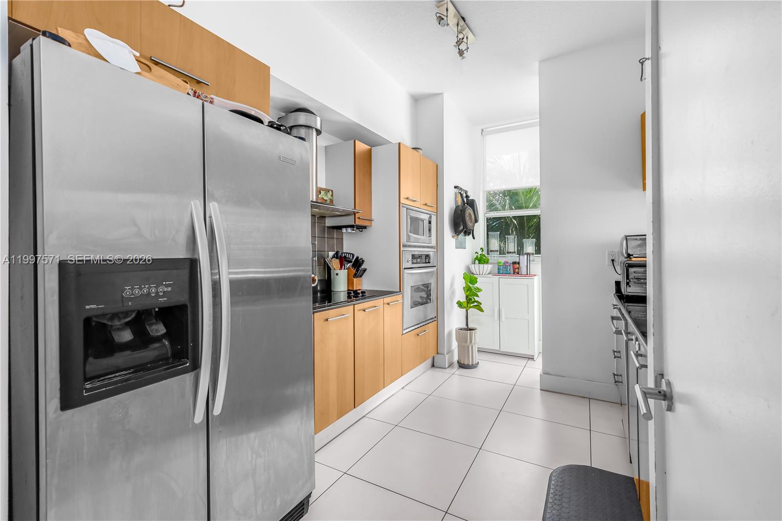 5970 Indian Crk Dr #502 Miami Beach, FL 33140