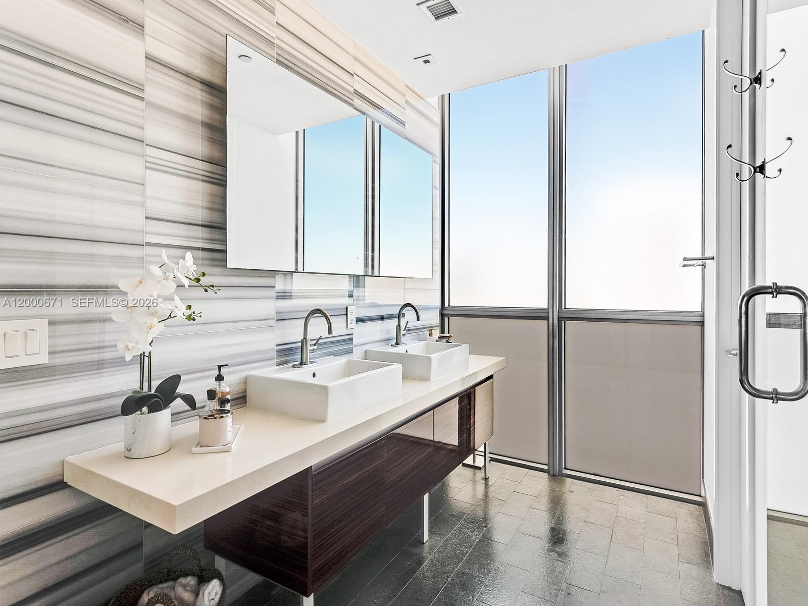 1100 Biscayne Blvd #2105 Miami, FL 33132