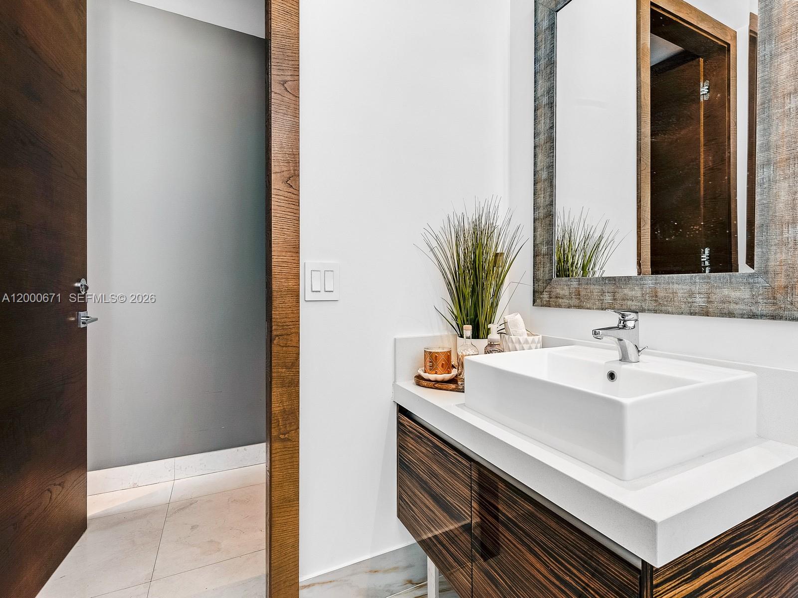 1100 Biscayne Blvd #2105 Miami, FL 33132