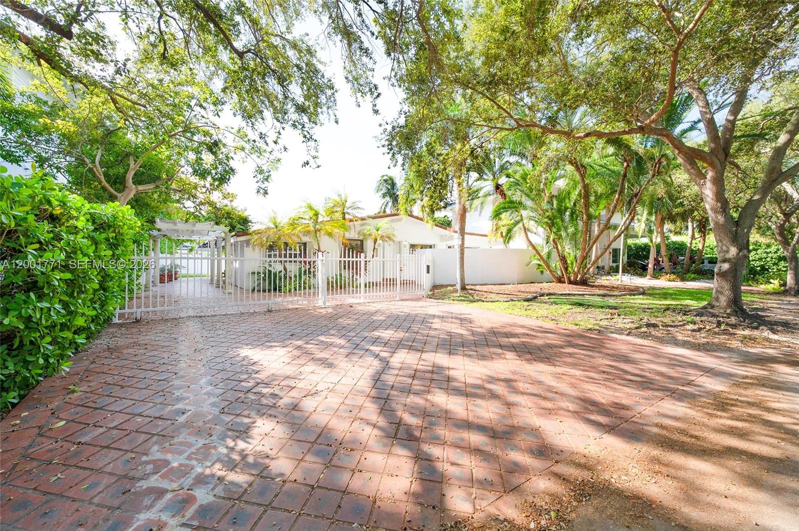 230 Cranwood Dr Key Biscayne, FL 33149