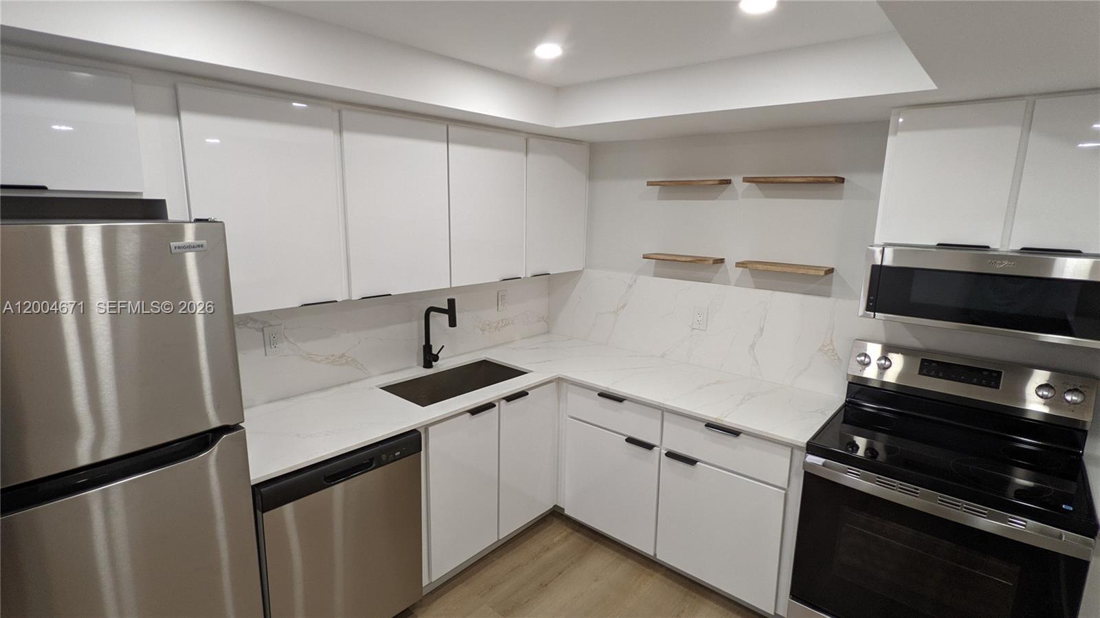 501 Three Iss Blvd #112 Hallandale Beach, FL 33009