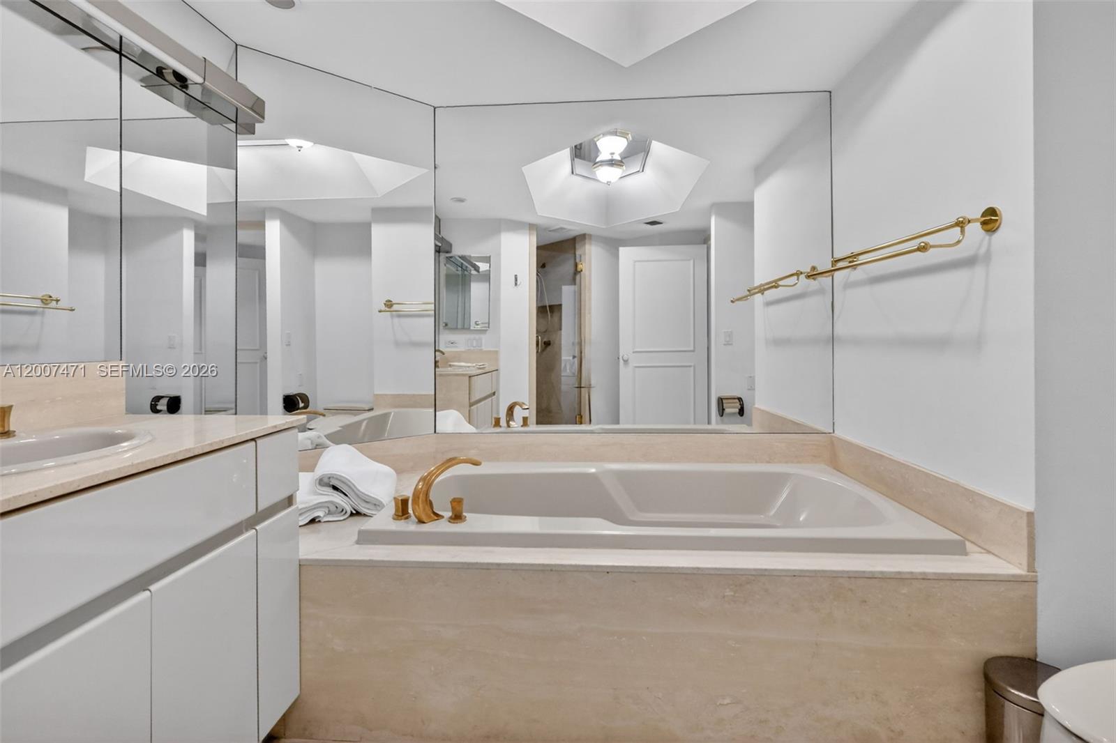 3000 Island Blvd #2305 Aventura, FL 33160