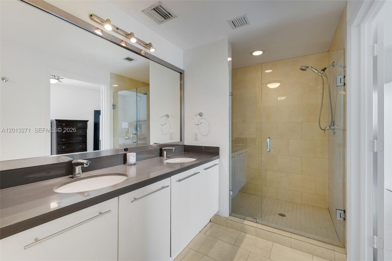 90 SW 3rd St #2504 Miami, FL 33130