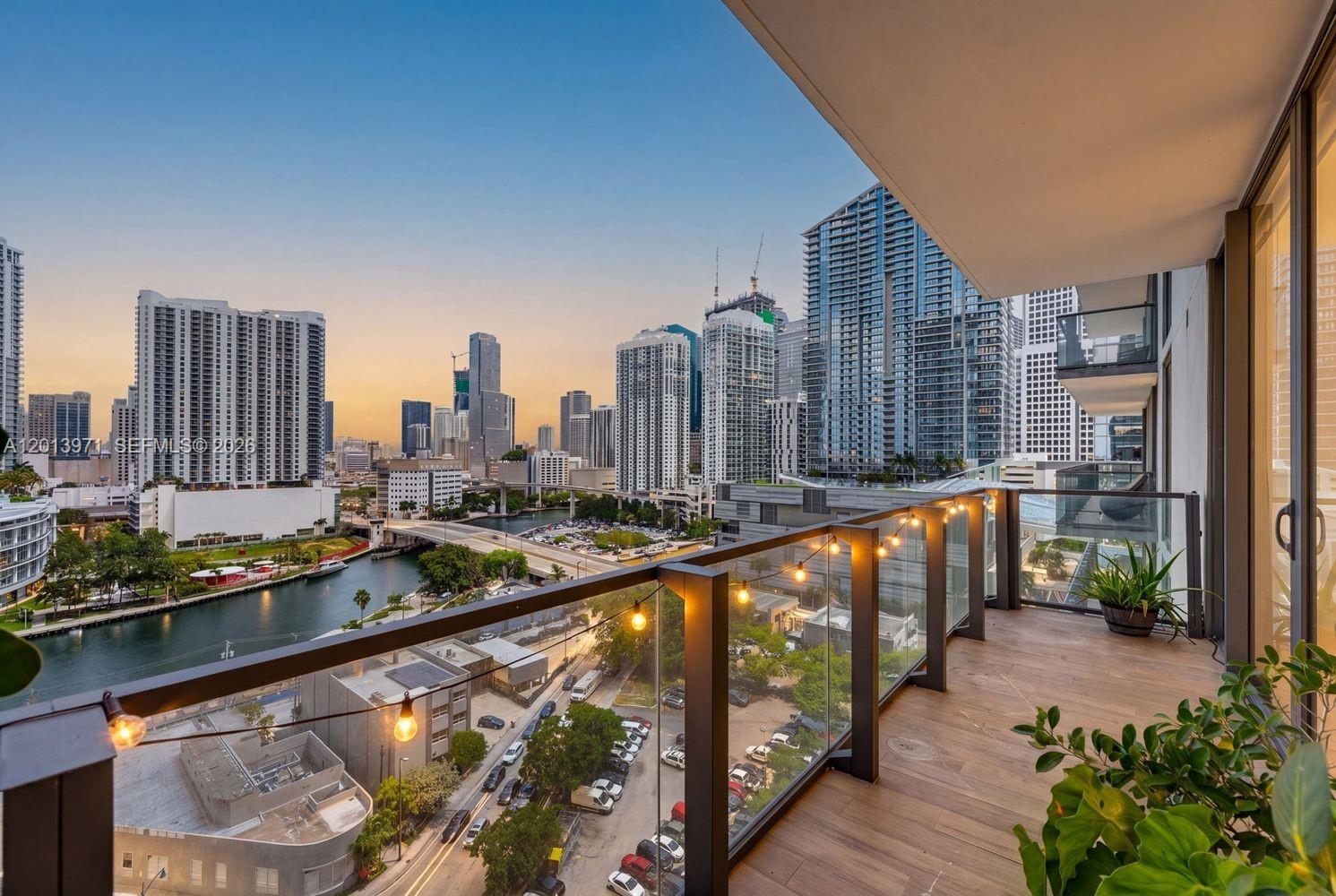 88 SW 7th St #1012 Miami, FL 33130