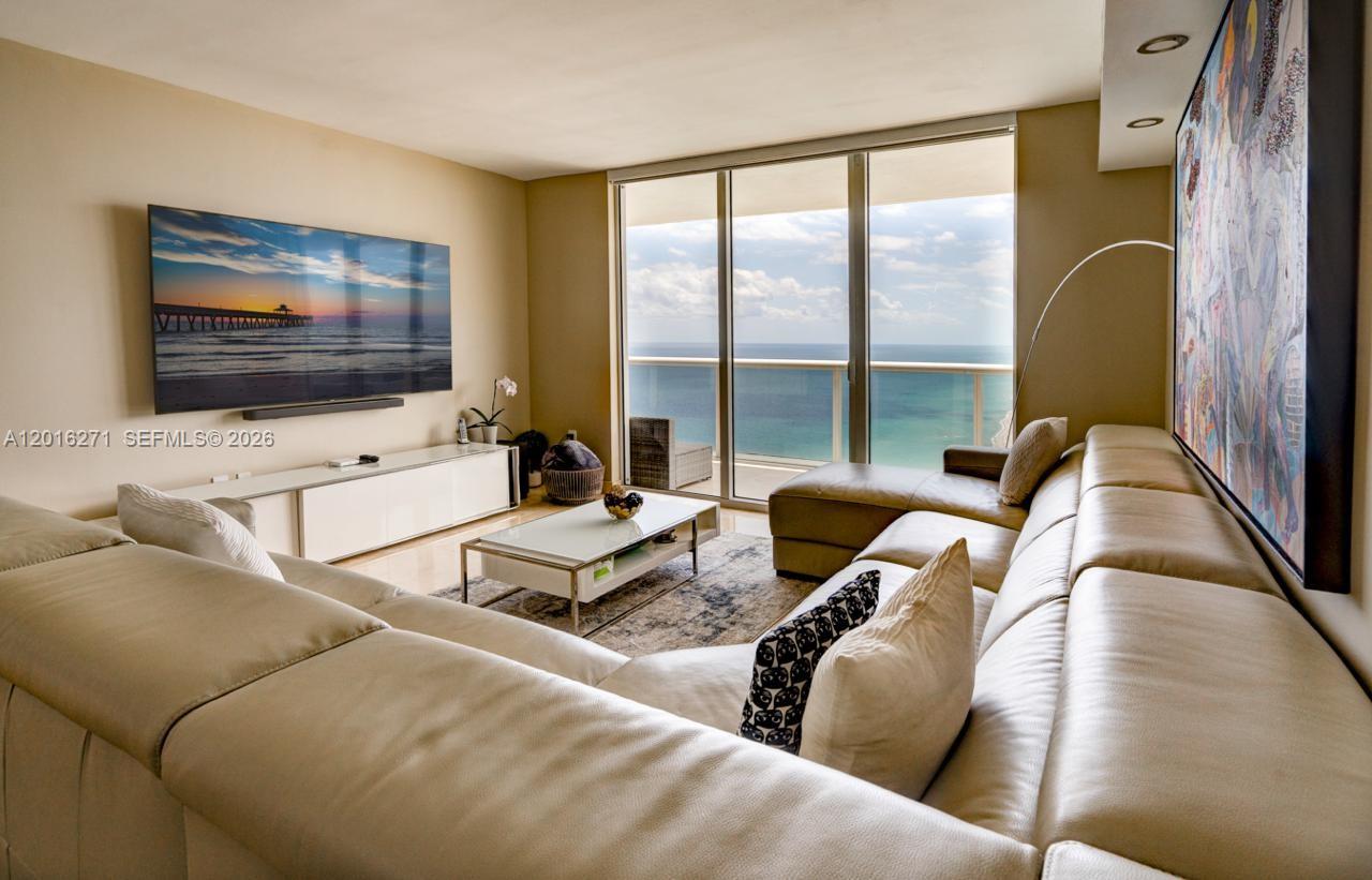 image Beach Club 220