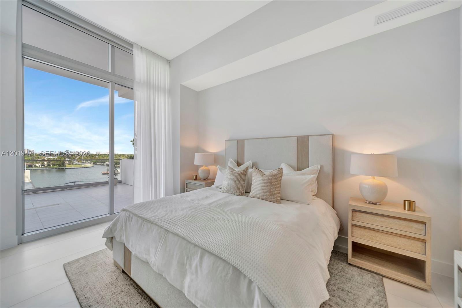 153 N Seabreeze #403 Fort Lauderdale, FL 33304