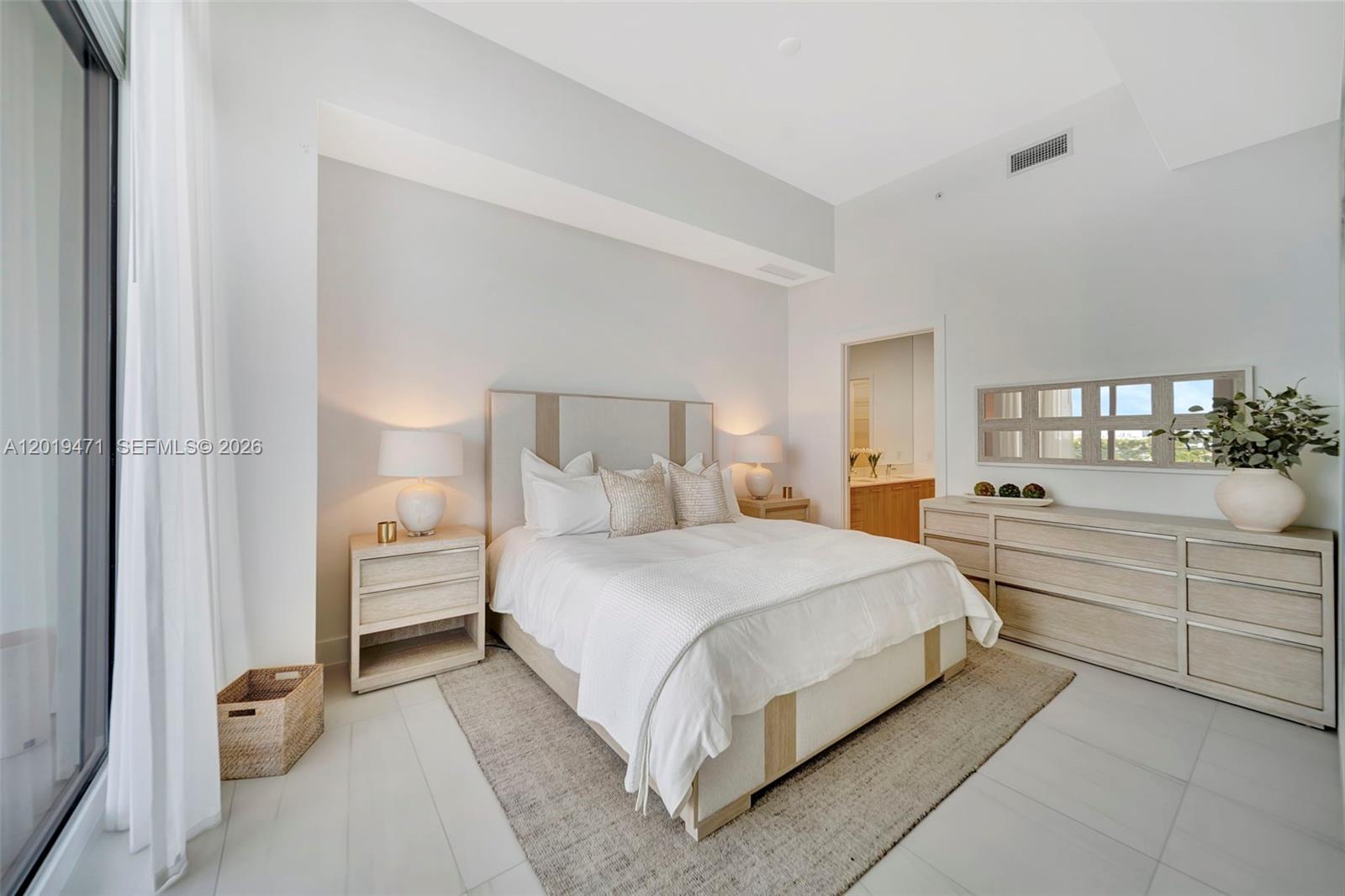153 N Seabreeze #403 Fort Lauderdale, FL 33304